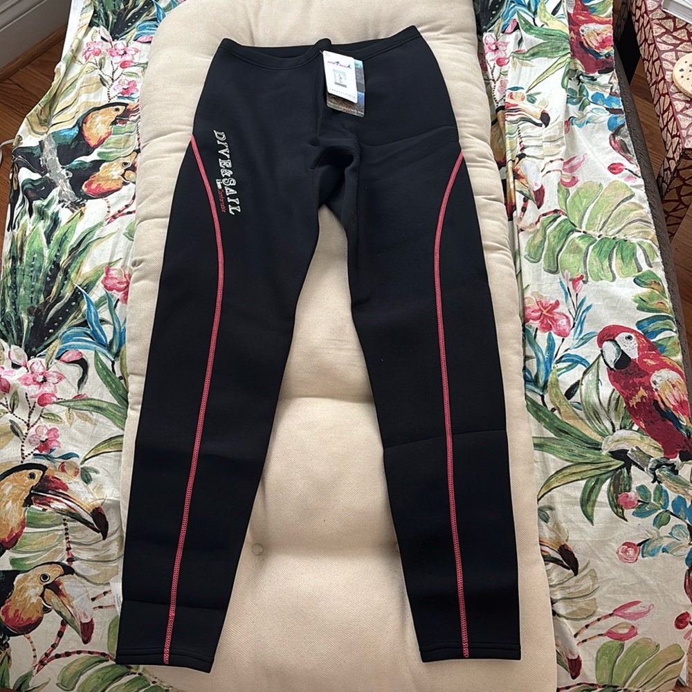 NWT Dive & Sail wetsuit pants 1.5 mm Comfortable Black Pink Youth L Surf Scuba